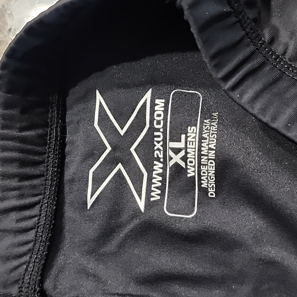 WXU Black mid/rise capri compression leggings - Picture 4 of 5